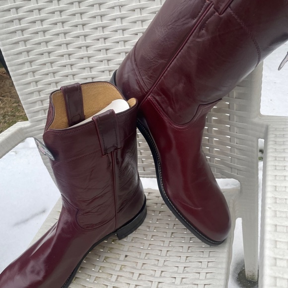 “These are brand new, never worn. Purchased but kept in closet because they were main image 14